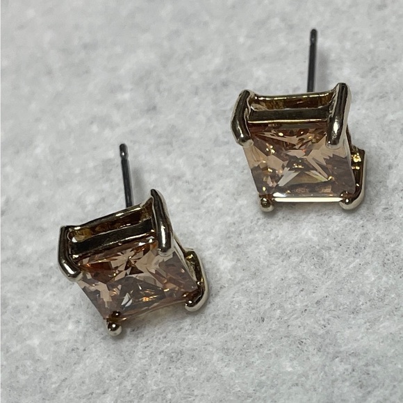 Elegant Gold Stud princess cut morganite 

Beautiful 
Worn once - Picture 16 of 16